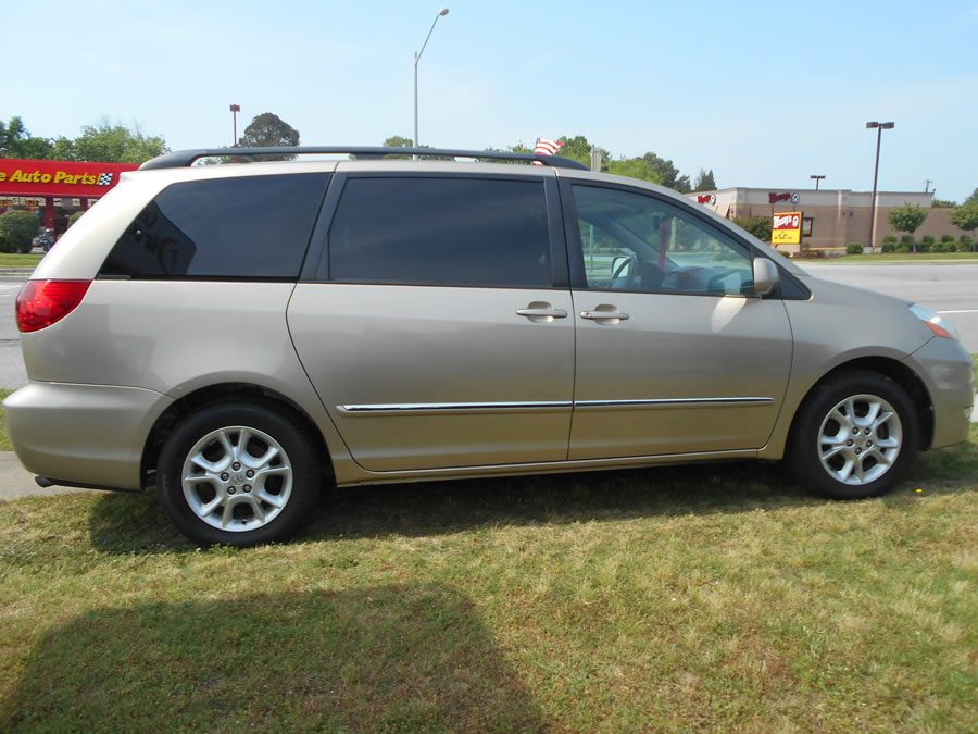 Toyota Sienna - Current price contact the number above.